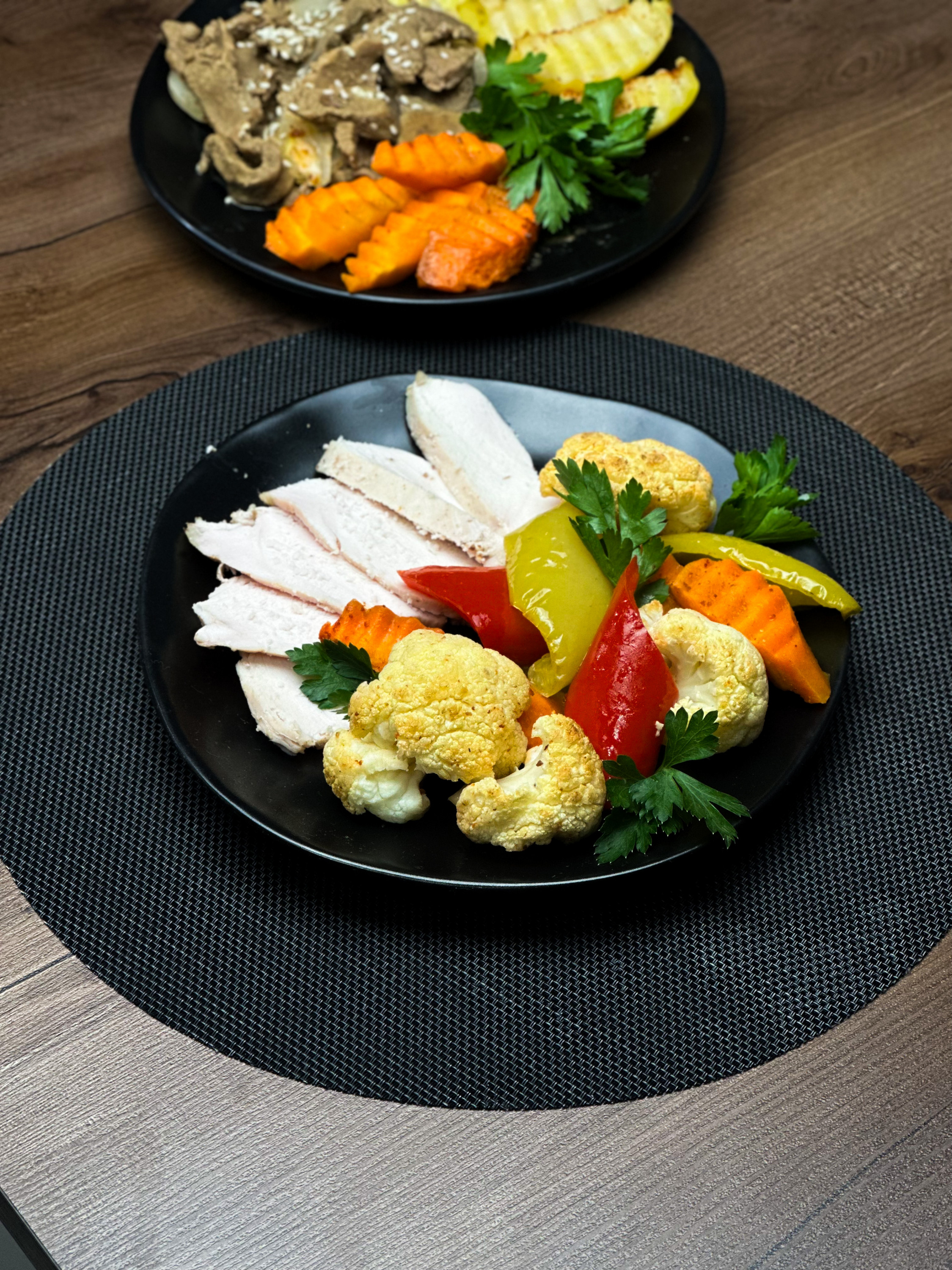 Куриная грудка с цветной капустой и болгарским перцем