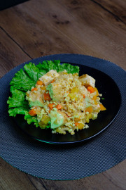 Булгур с куриной грудкой и овощами