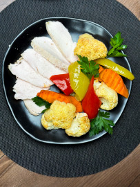 Куриная грудка с цветной капустой и болгарским перцем
