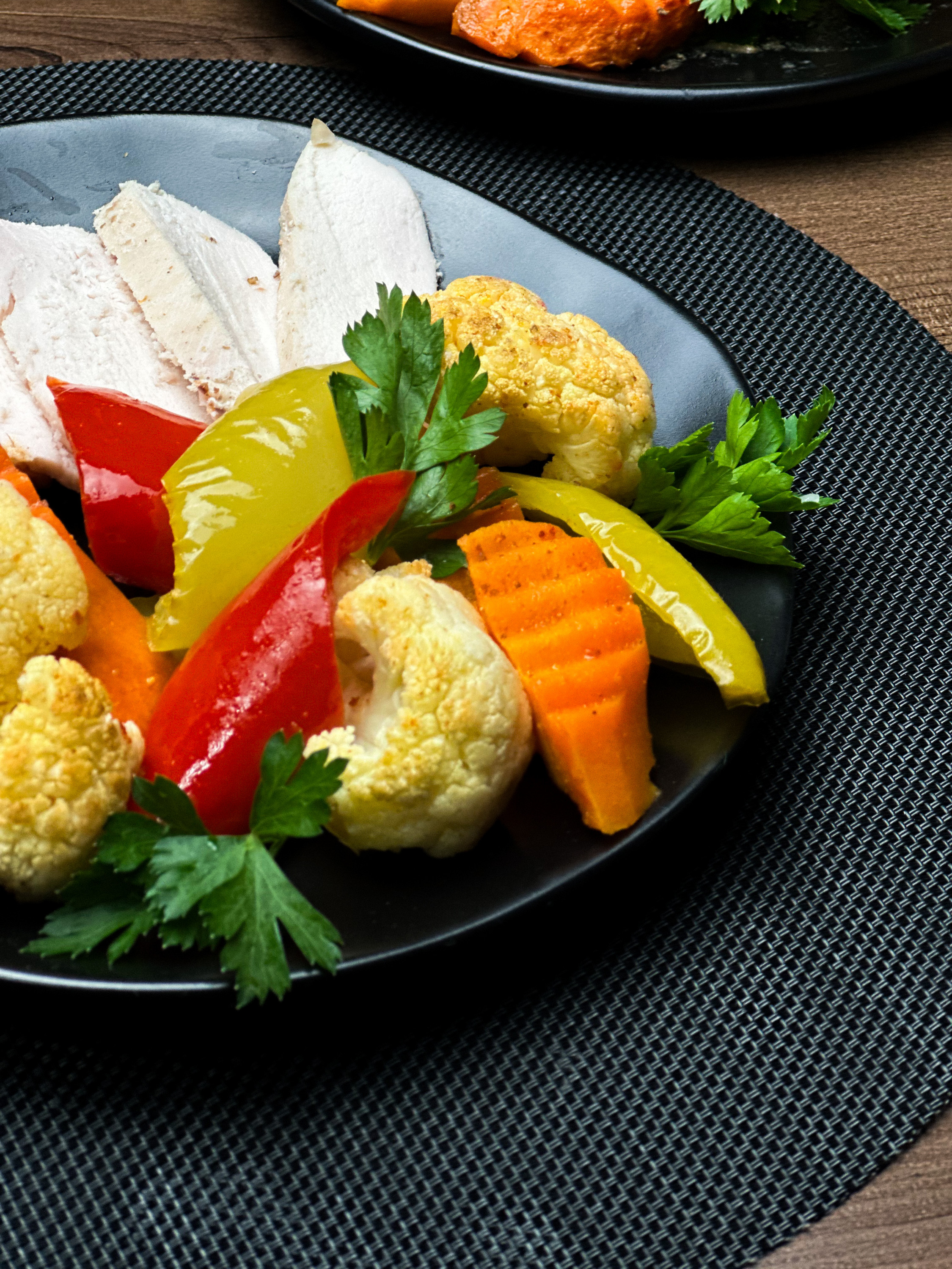 Куриная грудка с цветной капустой и болгарским перцем
