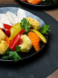 Куриная грудка с цветной капустой и болгарским перцем
